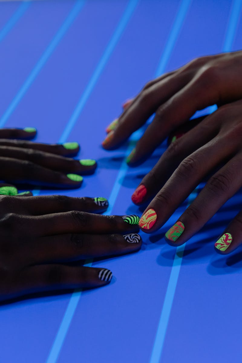 Cómo cuidar tus uñas acrílicas - Elegance Nails Elche