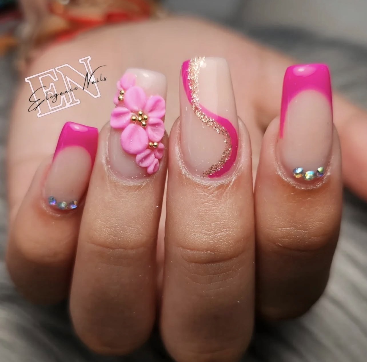 Manicura francesa clásica y moderna - Elegance Nails Elche