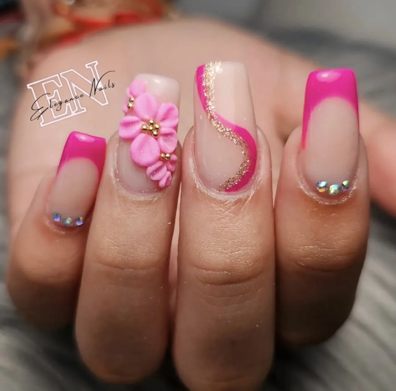 Manicura francesa clásica y moderna - Elegance Nails Elche